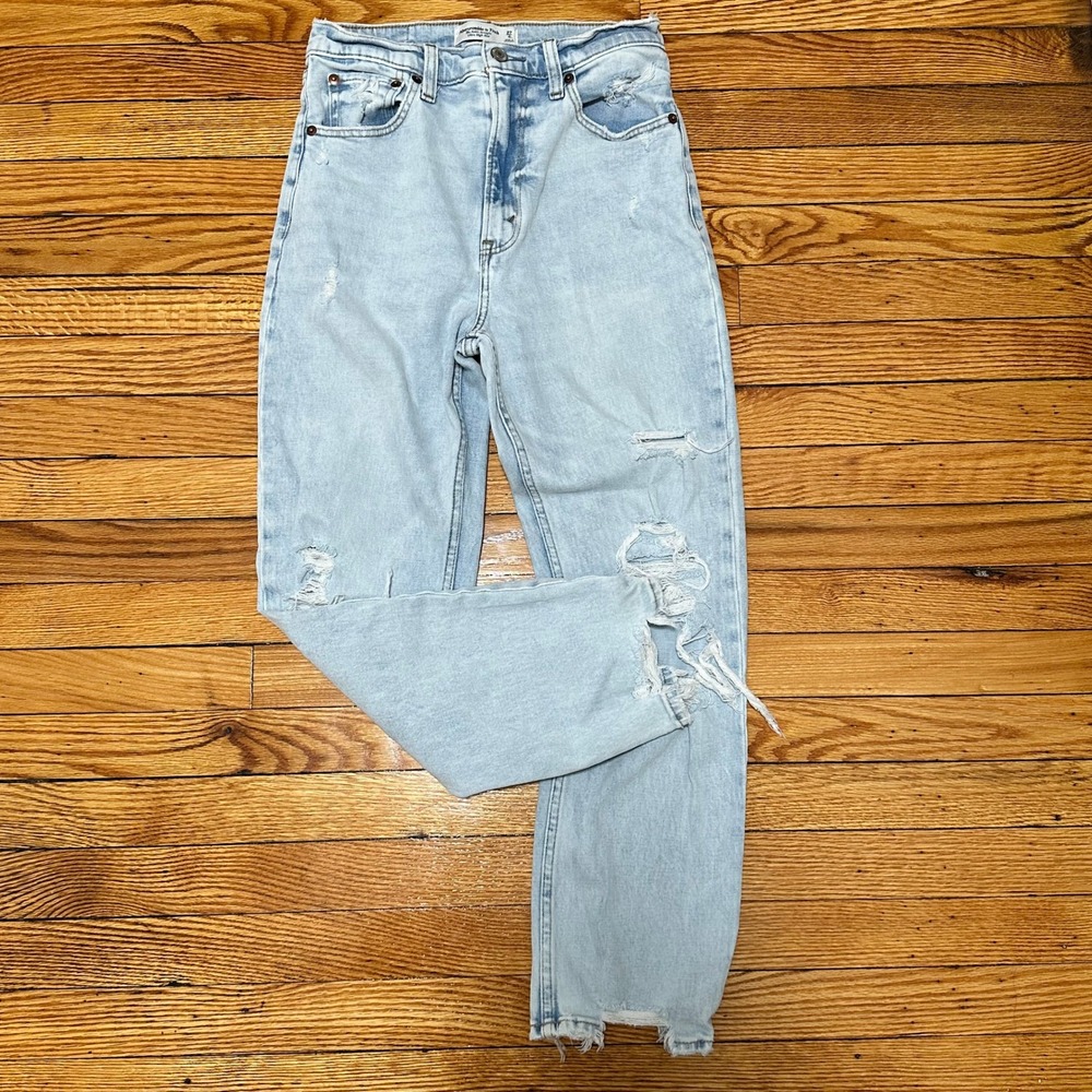 Abercrombie & Fitch Ankle Straight High Rise Distressed Jeans Light Wash 27/4